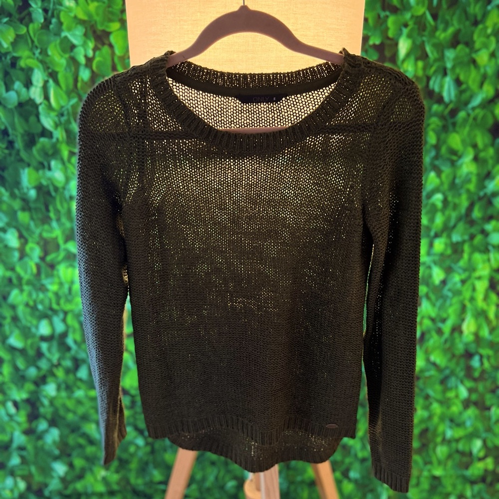 Dark Green knit sweater in very good but lightly used condition.